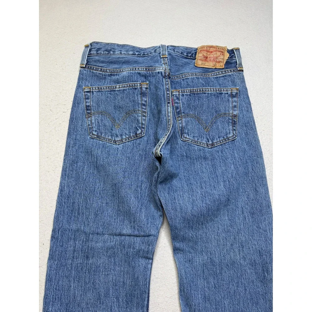 Levi's 501 Original Fit Jeans Mens 32x30 Blue Straight Leg Button Fly Denim